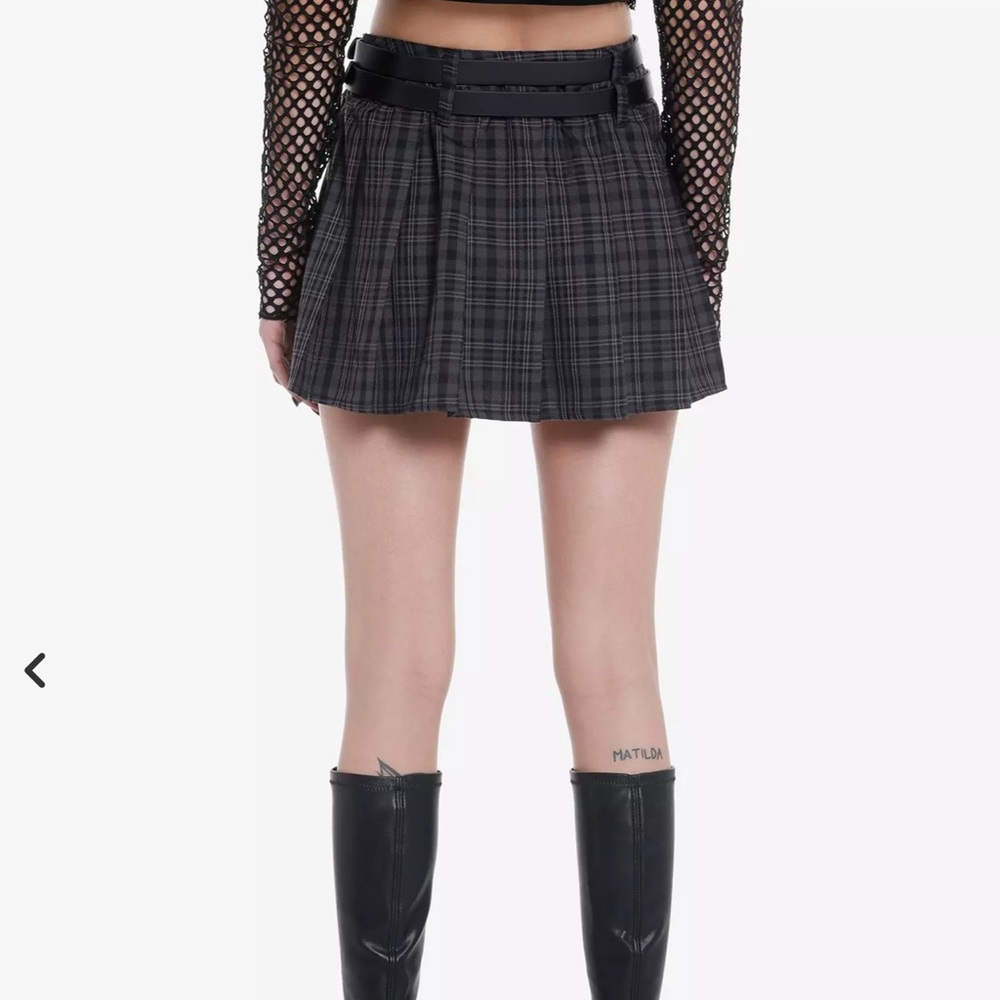 Gray plaid mini skirt - Picture 2 of 4